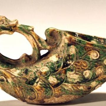 唐三彩盃 三彩角形杯：东西文化融合的见证